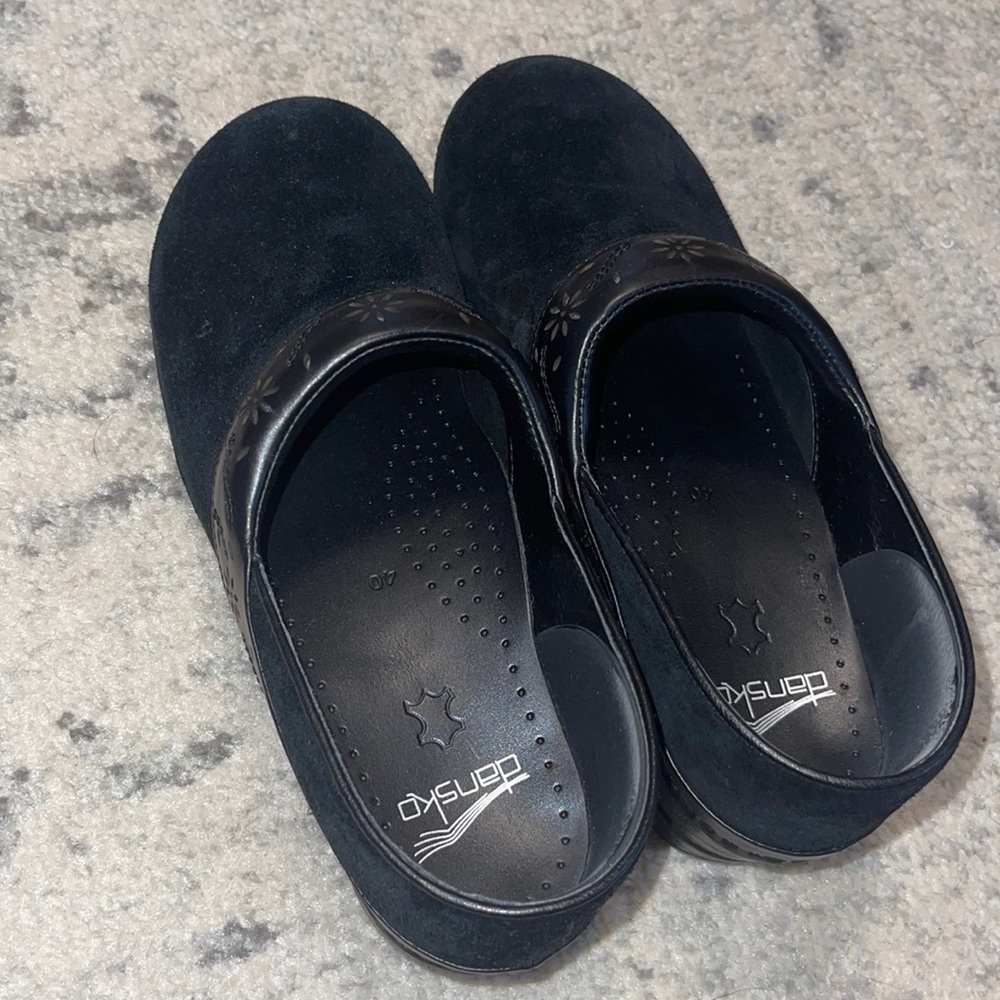 Dansko clogs. Perfect condition. Still in box. Size 40 (fits 9-9.5)